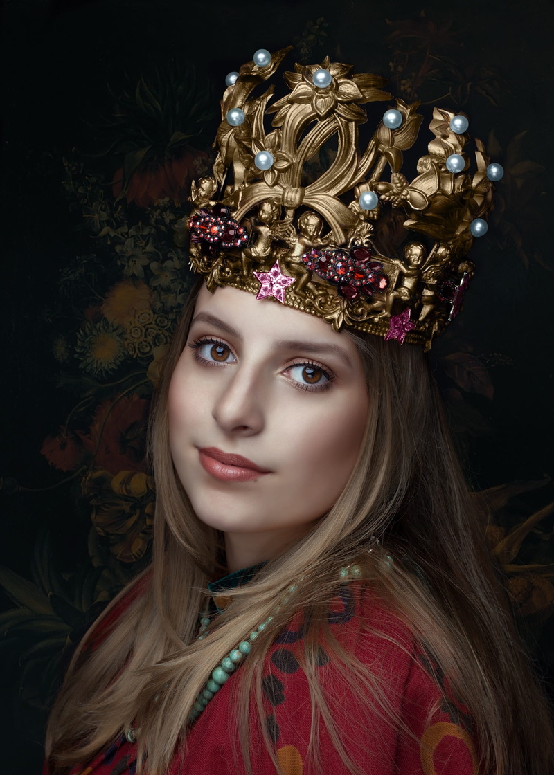 one person, historically, lifestyles, adult, headdress, portrait, noble, lipstick, hairstyle, long hair, crown, hair, castle, gentlemanly, make-up, beauty