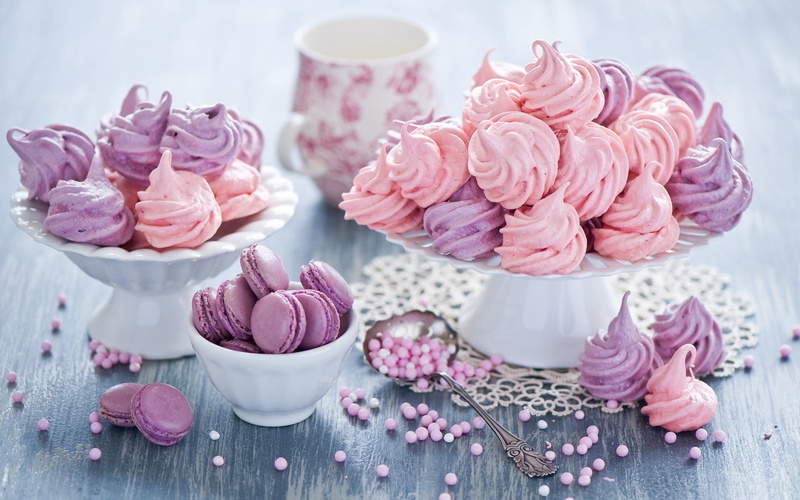 buttercream, decoration, indoors, focus on foreground, baking, birthday, celebration, no People, cupcake, refreshment, flower arrangement, fragility, bakery
