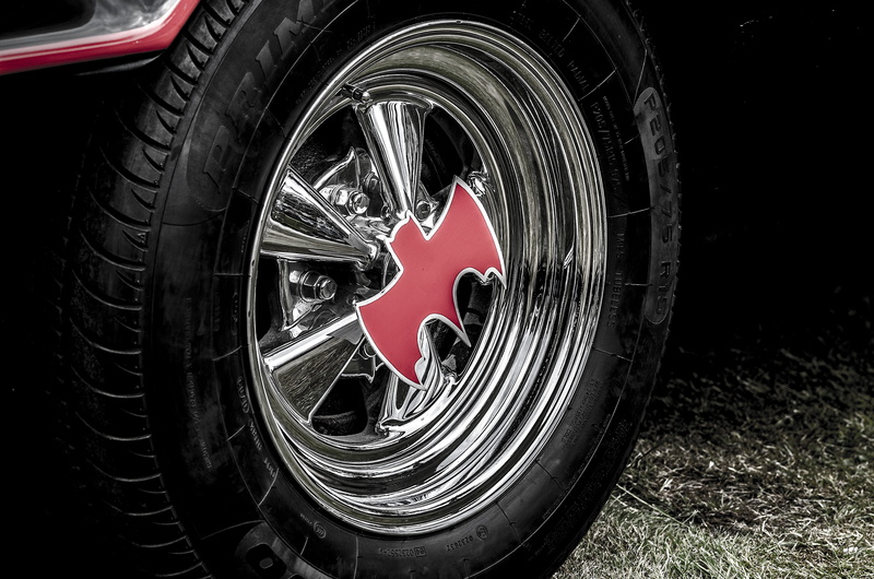 batman, field, tire, vehicle part, spoke, shape, transportation, black color, close-up, background, car, 4K, geometric shape, day, land vehicle, metal