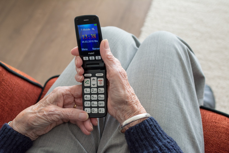 adult, communication, technology, mobile, werkhanden, connection, lifestyles, hand, asking for help, midsection, finger, lived, loneliness, phone, care