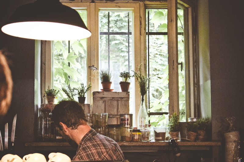 day, nature, plants, lighting equipment, sitting, food, barista, rear view, indoors, leisure activity, real people, wood, window, electric lamp, illuminated