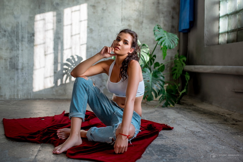 brunette, tanned, torn jeans, barefoot, sports bra, long hair, women, on the floor, kabbalah, Evgeny Markalev, blue eyes, sitting, 1080P, portrait