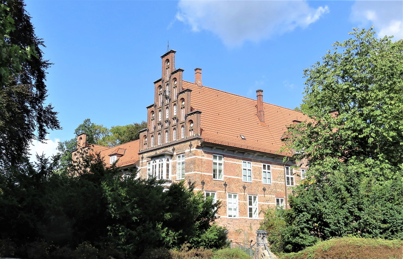 nature, brick, idyllically situated, interesting, germany, sky, sunlight, history, worth a visit, tree, gothic style, day, single hamburger castle, wall