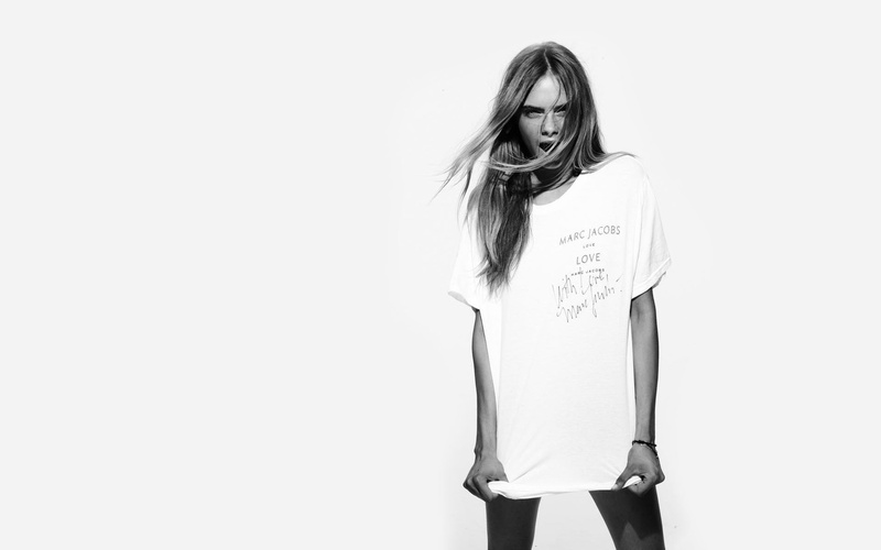 model, indoors, lifestyles, copy space, studio shot, hairstyle, beautiful woman, 1080P, long hair, monochrome, one person, front view, young women, teenager
