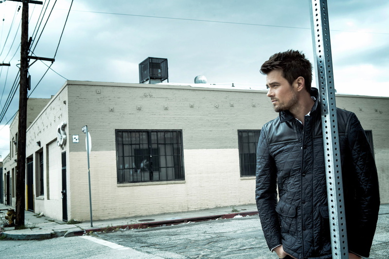 adult, waist Up, men, celebrity, architecture, real People, warm clothing, windbreaker, actor, built structure, photoshoot, city, young Adult, caucasian Ethnicity