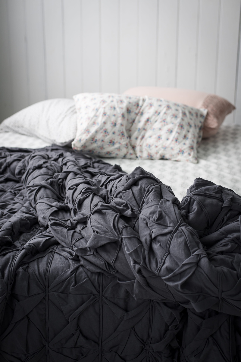 comforter, blanket, white, comfortable, room, hotel, modern, interior, dooner, home Interior, morning, resting, quilt, sleep, relaxed, casual, vintage