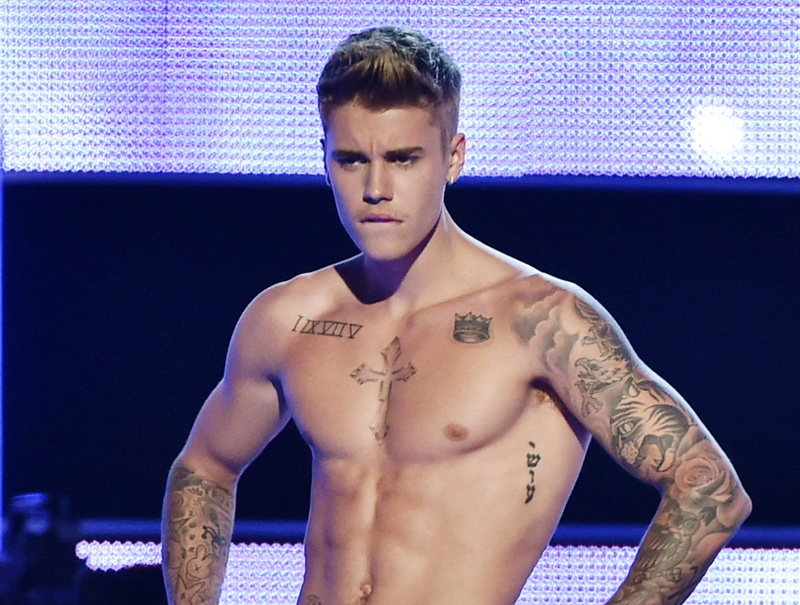 lifestyles, young adult, healthy lifestyle, indoors, young men, 1080P, muscular build, sport, standing, justin bieber beautiful  desktop, front view, abdominal muscle