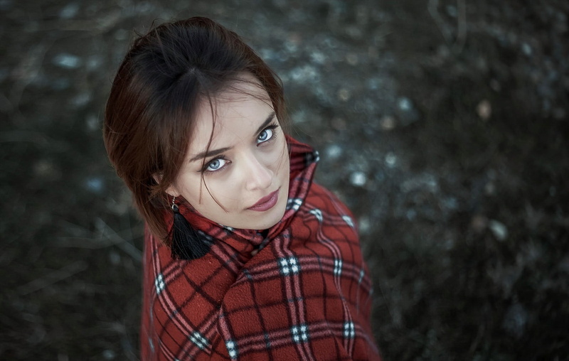 childhood, waist up, casual clothing, hairstyle, girls, looking at camera, emotion, outdoors, brown hair, portrait, checked pattern, looking at viewer