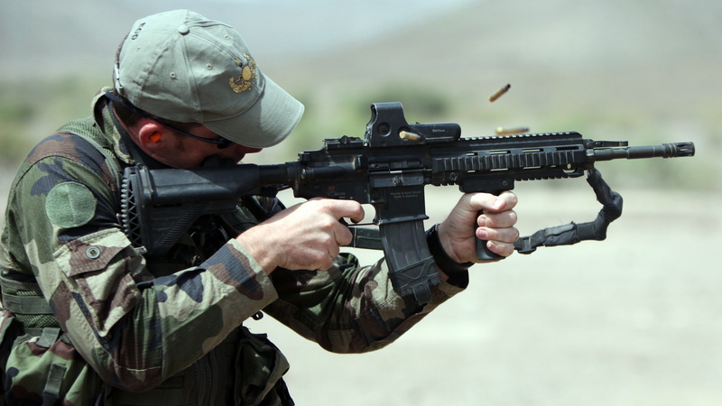 in action, assault rifle, 4K, Heckler and Koch, camo, HK416, soldier, firing