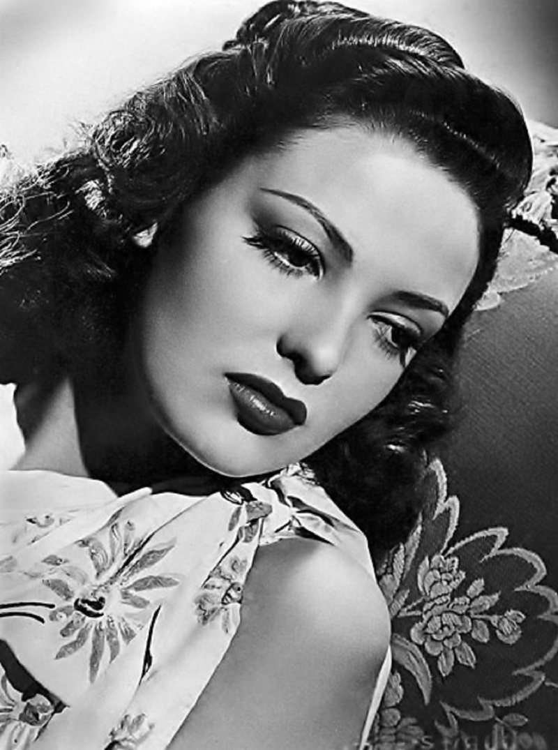 cinema, famous, movies, real people, celebrity, films, women, close-up, fashion model, young adult, bed, adventure, linda darnell, hairstyle, young women