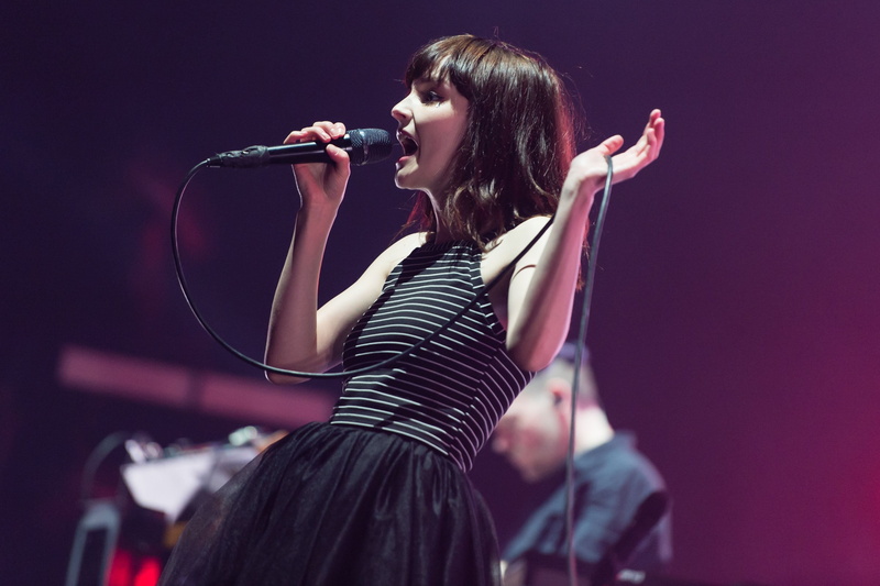 women, people, singing, input device, hair, indoors, nightlife, fashion, beautiful woman, stage, singer, 4K, young adult, beauty, microphone, performance