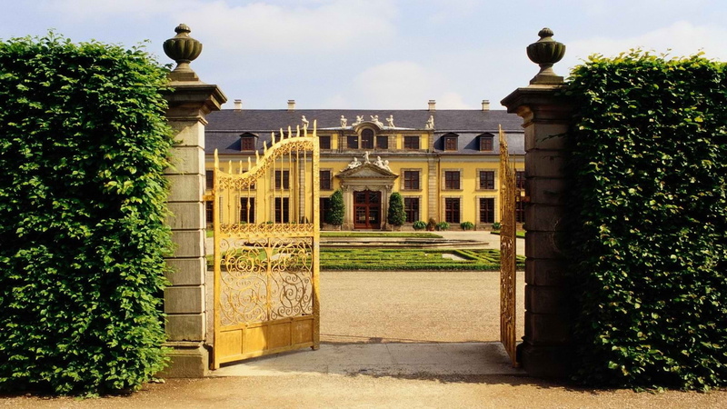 cultures, sky, day, mansion, outdoors, residential District, growth, ornate, door, no People, old-fashioned, urban Scene, castle, home Ownership, white