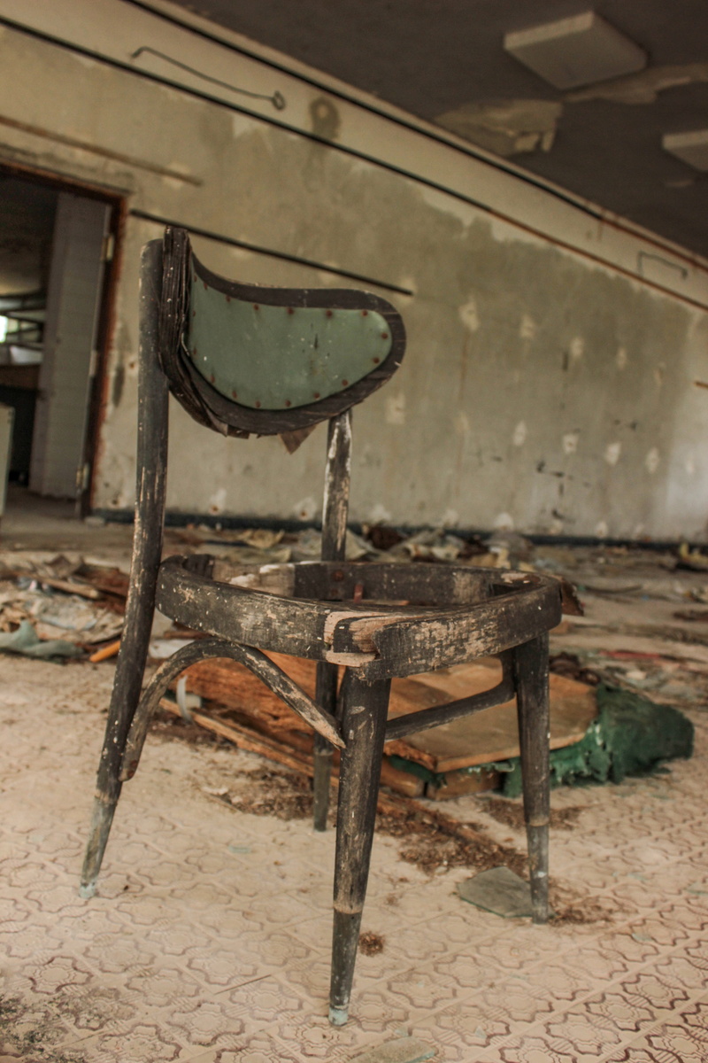 house, vintage, obsolete, no people, abandoned, ruin, empty, sit, building, mess, chair, architecture, design, flooring, damaged, hotel, absence, wood - material
