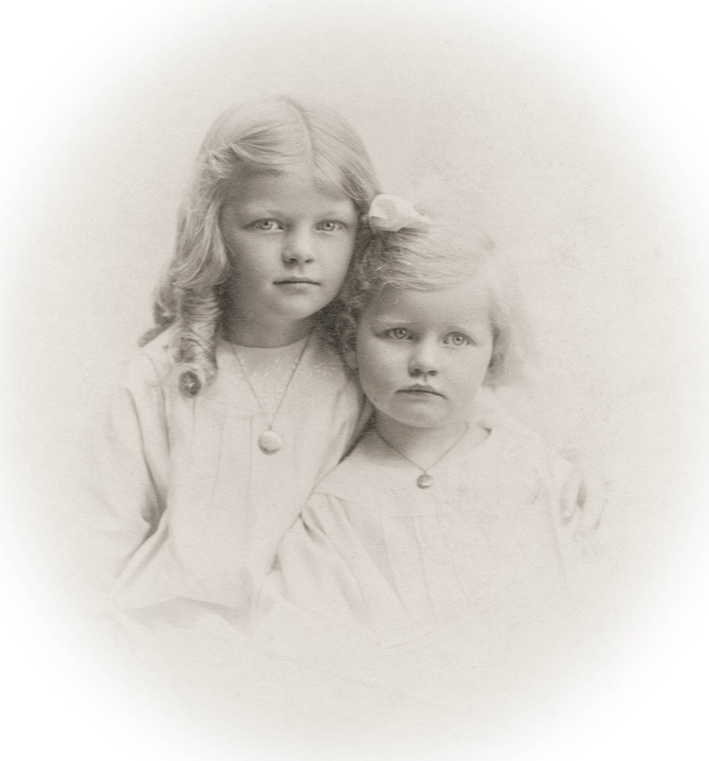 youngsters, two, hairstyle, togetherness, child, photo, early twentieth century, lifestyles, pre-adolescent child, two people, sister, emotion, 1910, girls
