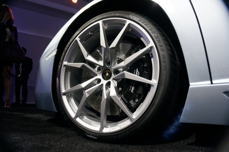 close, no people, 4K, wheels, shape, day, tire, vehicle part, stationary, vehicle, transportation, aventador, photo, wheel, shiny, land Vehicle, geometric shape