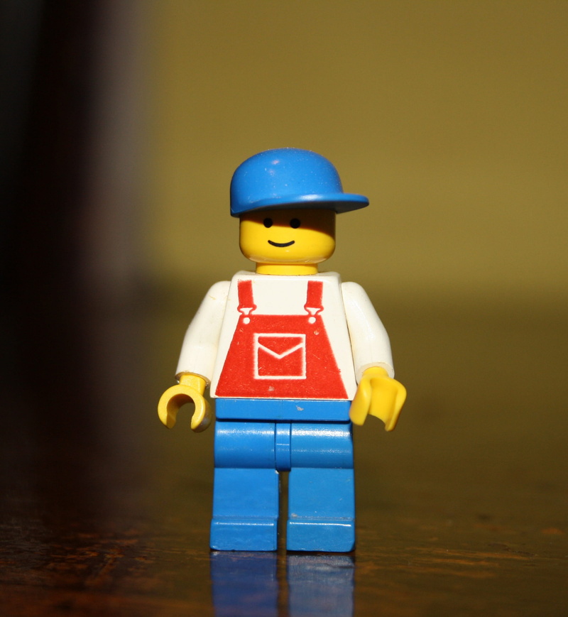 table, yellow, front view, representation, men, toy, buildings, postman, Man, multi colored, hat, figurine, letter, mail, 2K, male likeness, Lego, males