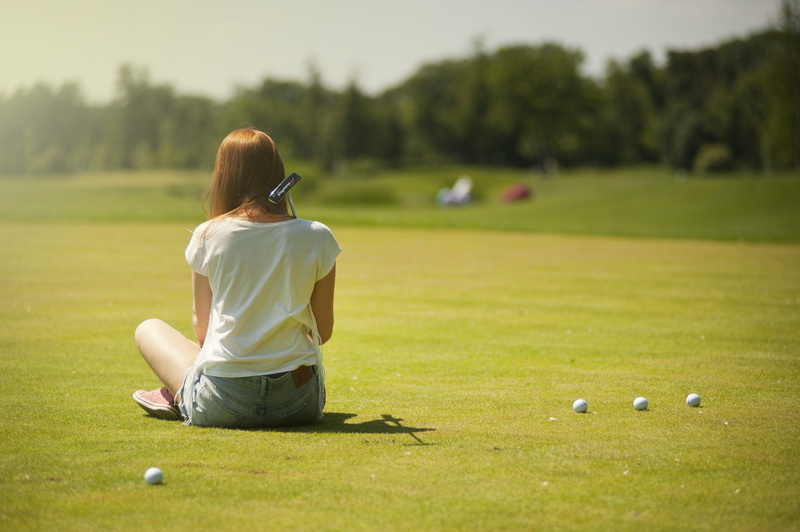adult, girl, ball, field, golfer, lifestyles, woman, sitting, sit, casual clothing, female, sports field, plant, weekend activities, golf balls, rear view