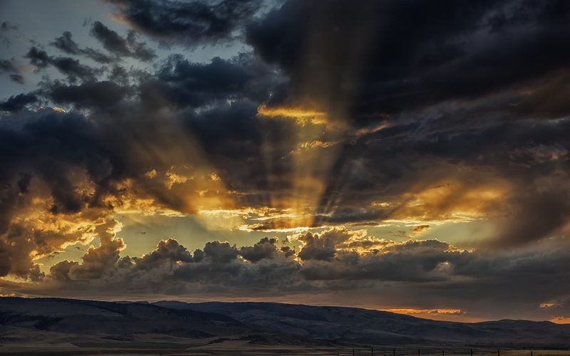 fence, clouds, rays, 1080P, 1920x1200, nature, hill, sun, landscape, sun rays, sky, sunlight