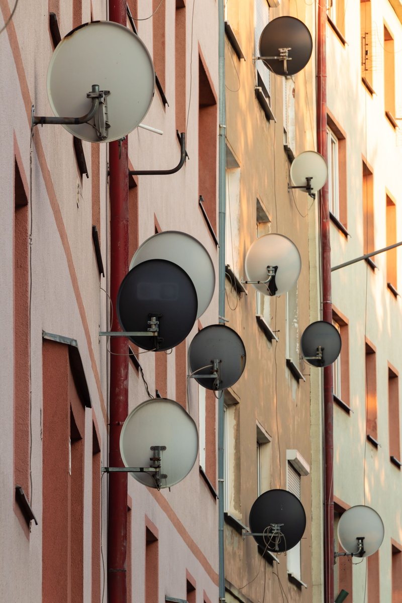 lot, lighting equipment, no people, gray, transmission, hanging, day, electric lamp, light, wall, dishes, street light, dish, aerial, photo, gutter, pendant light
