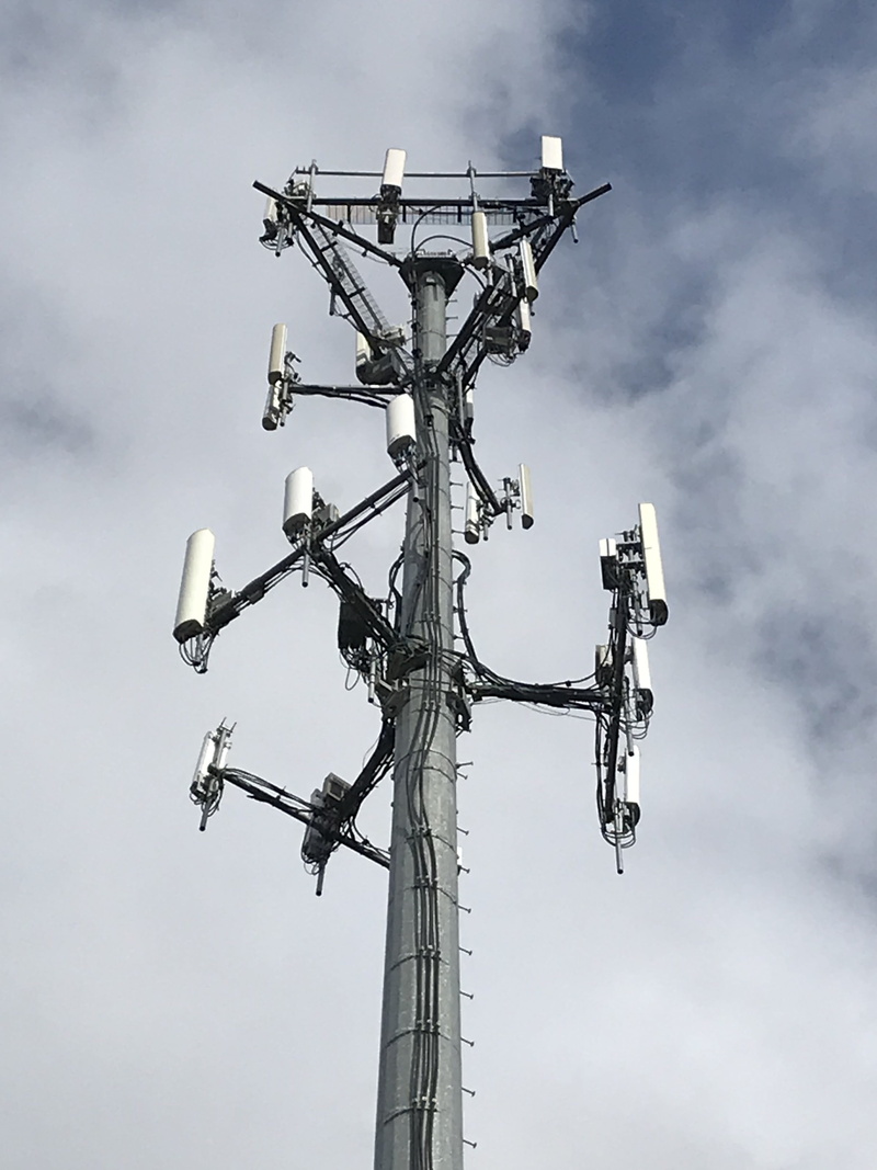 antenna, arts culture and entertainment, microwave antenna, no people, antenna - aerial, tall - high, machinery, 4K, microwave technology, technology