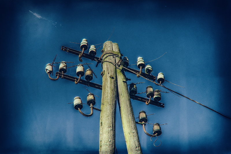 mast, low, photo plate, power line, no people, telecommunications equipment, 5K, satellite, transportation, pole, outdoors, flying, angle, upper lines