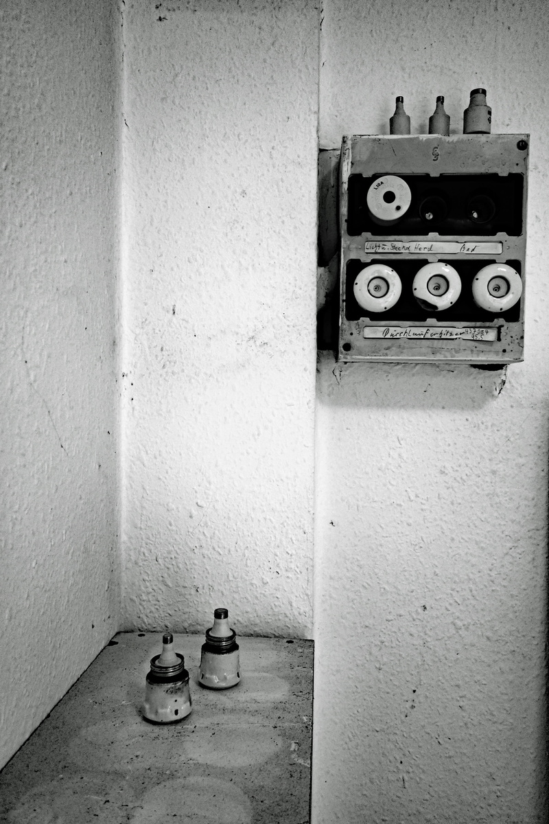 built structure, indoors, still life, current, home interior, fuse box, day, backups, old, household equipment, lighting equipment, close-up, architecture