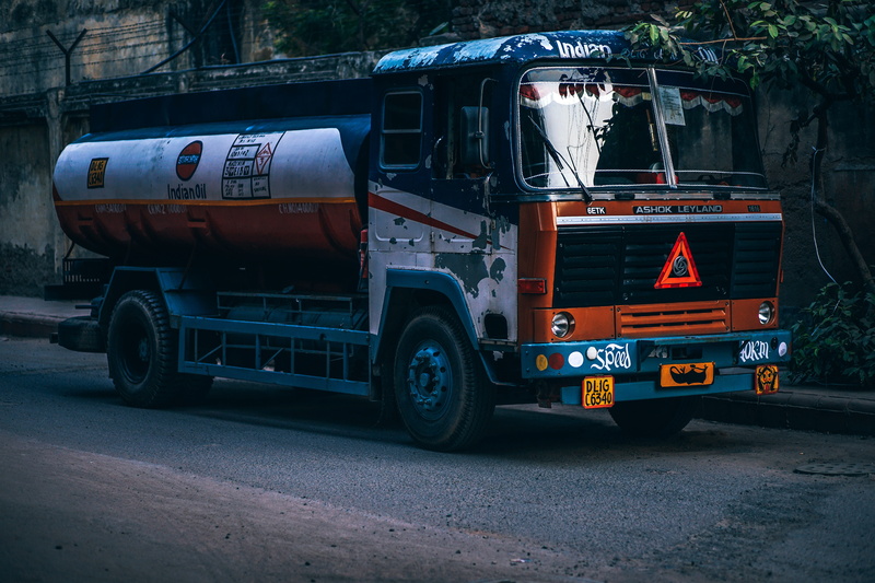 road, vehicle, accidents and disasters, car, highway, motor vehicle, season, asphalt, motion, mode of transportation, freight, color, built structure, auto