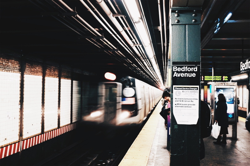 indoors, substation, subway train, men, lifestyles, transportation, 4K, coming, group of people, real people, bedford, station, motion, public transportation