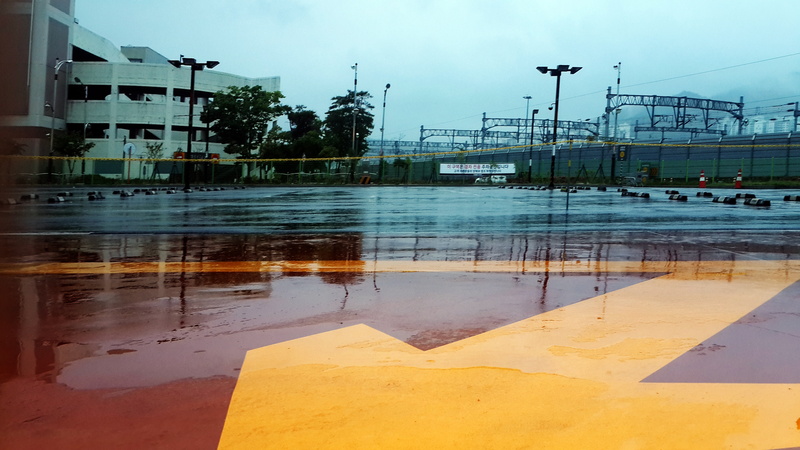 dawn, transportation, reflection, nature, gas station, 4K, architecture, road signs, this site, arrow, road lines, city, street, suncheon, water, yellow