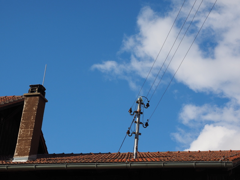 technology, cable, communication, roof tile, built structure, building exterior, sky, cloud - sky, roof, energy, day, power line, 4K, power supply, current