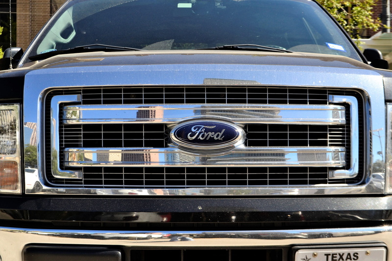 vintage car, all terrain, vehicle hood, pick-up, f-150, metal, light, four wheel drive, windshield, no people, close-up, pick up truck, ford f150, 4 wheel drive