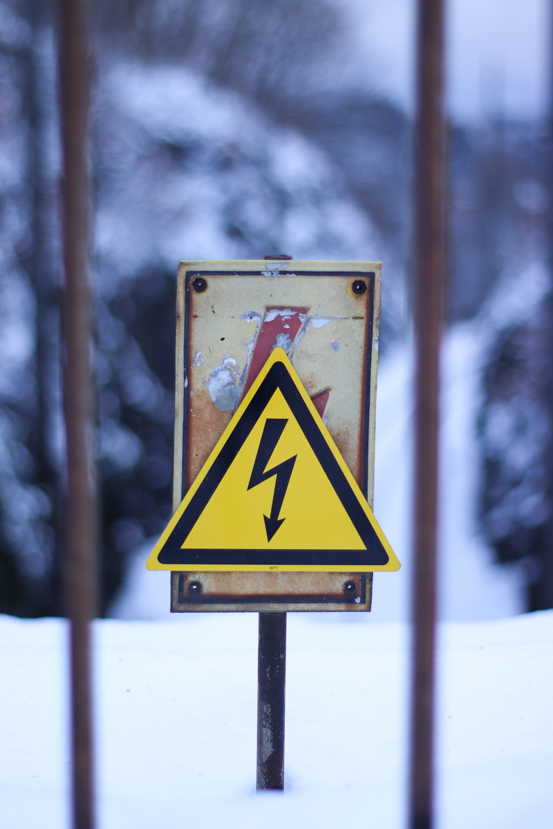 communication, warning sign, cold temperature, close-up, information, bokeh, day, yellow, winter, no people, warning symbol, geometric shape, 5K, risk