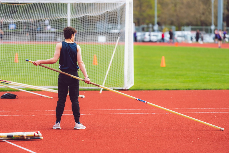 stadium, wear, track and field, competition, playing, action energy, leisure activity, man, action, sport, day, real people, jump, challenge, exercising