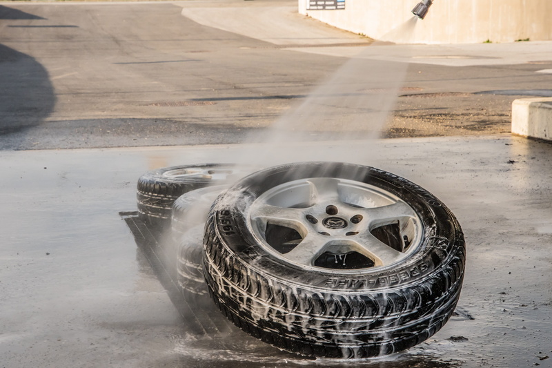 clean, tire, wash, lance wash, wheel, close-up, equipment, rubber, high-pressure cleaner, tire service, abandoned, wet, motor vehicle, 5K, transportation