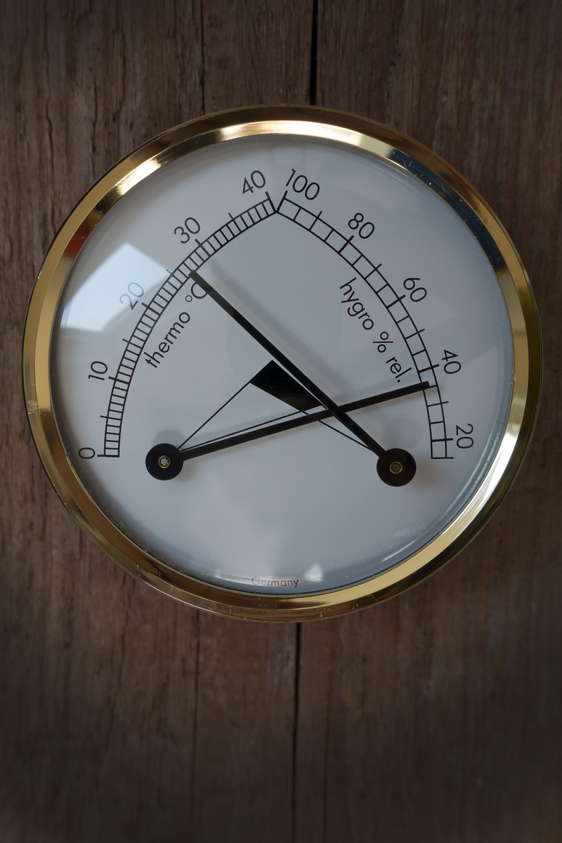 temperature, ad, no people, table, number, time, instrument of measurement, good weather, geometric shape, kitchen utensil, indoors, high-pressure area