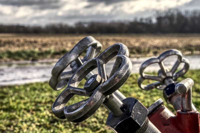 outdoors, connection, machine valve, hahn, hdr, land, fire syringe, equipment, field, machinery, sunlight, water, valve, day, no people, grass, pressure