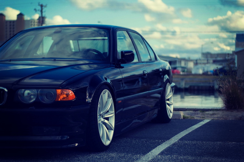 1080P, window, symbol, new, road marking, bimmer, outdoors, transportation, building exterior, no People, land Vehicle, old-fashioned, sky, 750il, day
