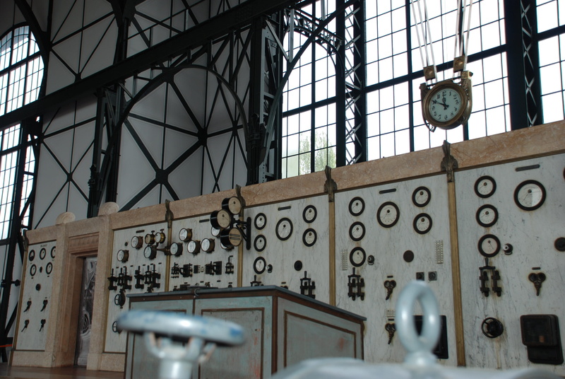 indoors, 4K, text, design, faucet, window, no people, metal, selective focus, sink, steel, domestic room, low angle view, built structure, industrial monument