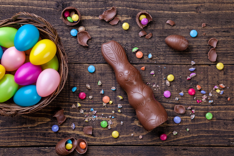 indulgence, chocolate, wood - material, food and drink, no people, candy, indoors, table, eggs, 5K, celebration, freshness, high angle view, easter egg
