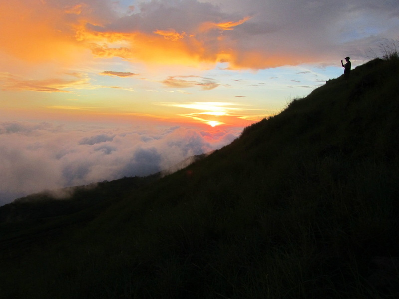 orange color, sunset, nature, silhouette, leisure activity, agastopia, sunrise - Dawn, scenics, cloudscape, land, erinaceous, sky, sun, dusk, standing