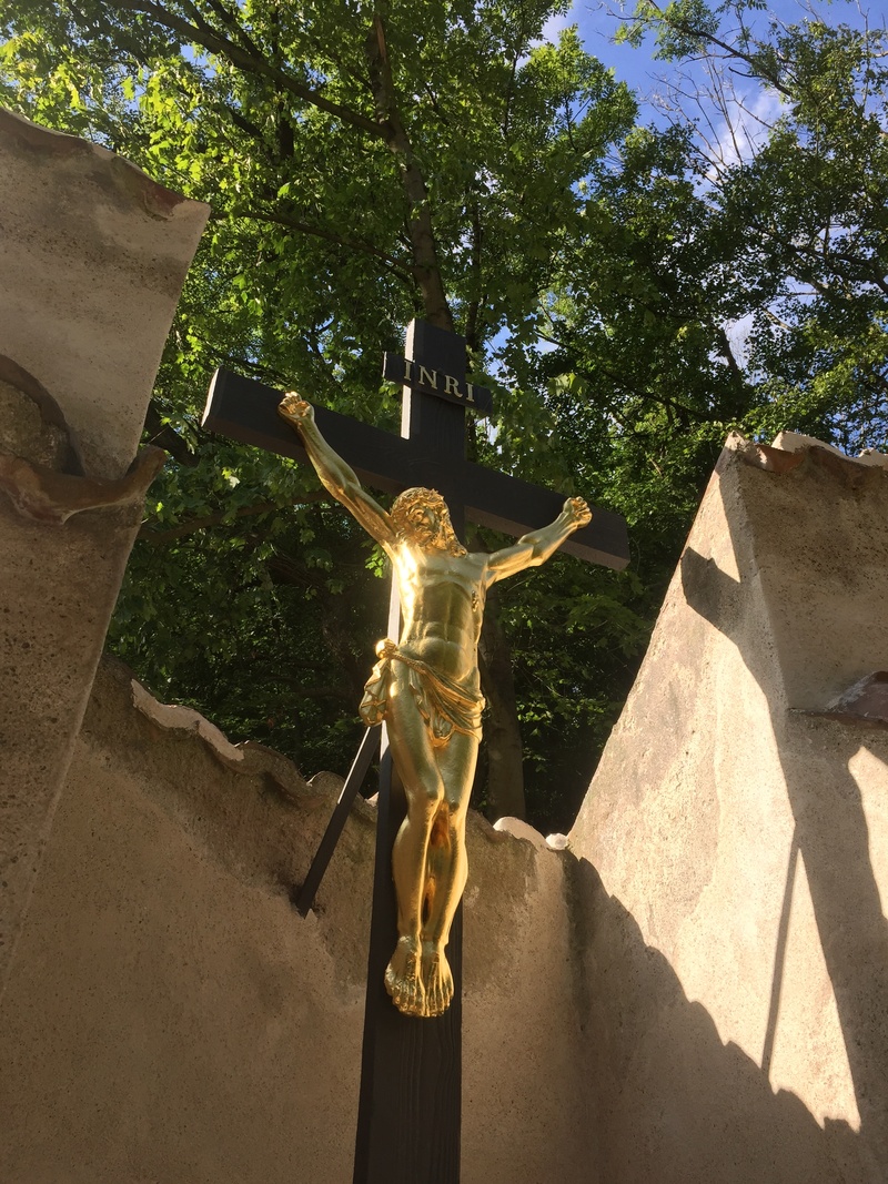 sculpture, spirituality, 2K, angel, religion, belief, representation, christ, crucified, art and craft, outdoors, nature, wayside, plant, no people, creativity