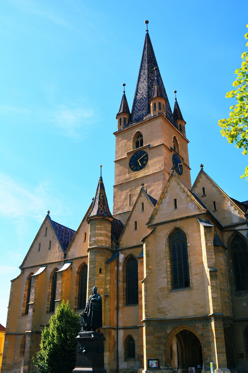 the past, low angle view, city, built structure, blue, monument, architecture, belief, 5K, spirituality, Transylvania, history, cathedral, Romania, st mary