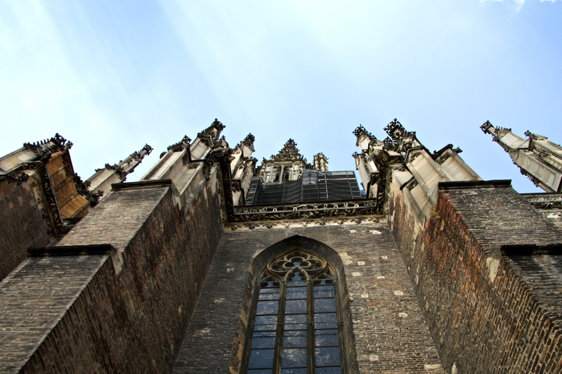 no people, built structure, nature, building exterior, spire, outdoors, belief, building, arch, spirituality, imposing, gothic, low angle view, evangelical church