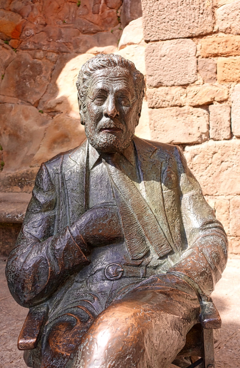 carving - craft product, day, wall - building feature, close-up, old, art and craft, bronze, sculpture, director, the past, solid, architecture, human representation