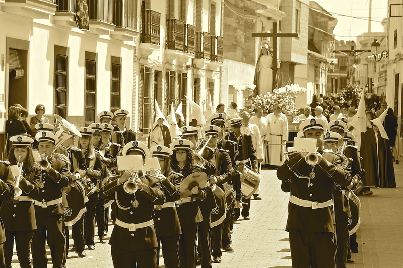 4K, walking, group of people, building, large group of people, crowd, clothing, street, well glen, city, built structure, adult, men, real people, easter