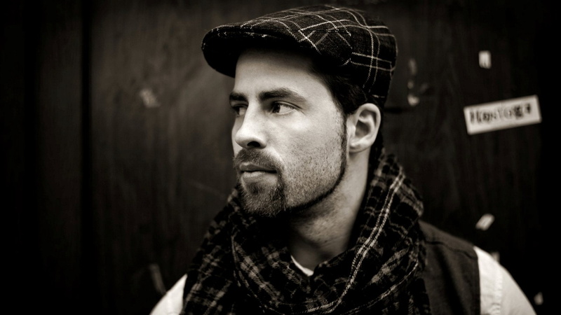 beard, front view, young adult, facial hair, skarf, contemplation, looking, adult, portrait, men, s, newsboy, one person, cap, hat, mic donet, clothing