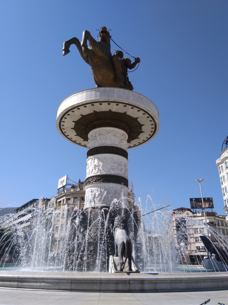animal themes, spraying, flowing water, europe, representation, sculpture, water, 4K, motion, day, domestic, animal, sky, monument, building exterior