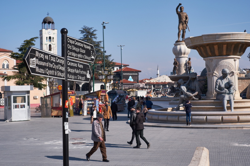 nature, monument, incidental people, people walking, architecture, sculpture, sky, city, tourist place, alexander the great, people, real people, street