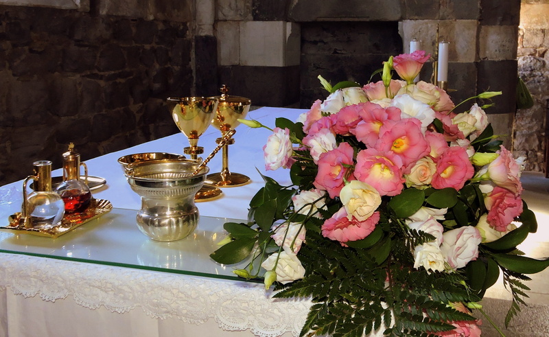 beauty in nature, flower arrangement, vase, plant, marriage, flowers, no people, choice, vulnerability, arrangement, indoors, church, pink color, rose