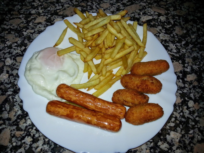 720P, salchichas, combinado, patatas, huevo, croquetas, plato